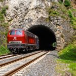 Diesellok 216 224-6 mit einem stimmigen Personenzug am Rothenfels Tunnel im Pegnitztal
