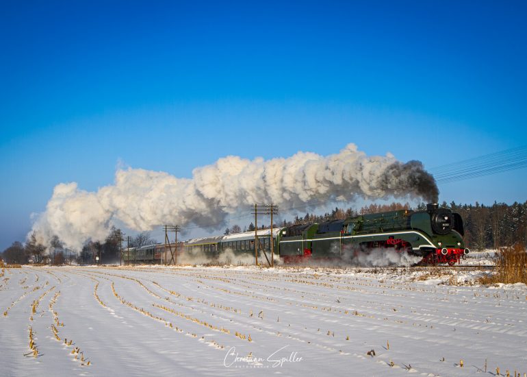 18 201 an den Doppeltelefgrafenmasten