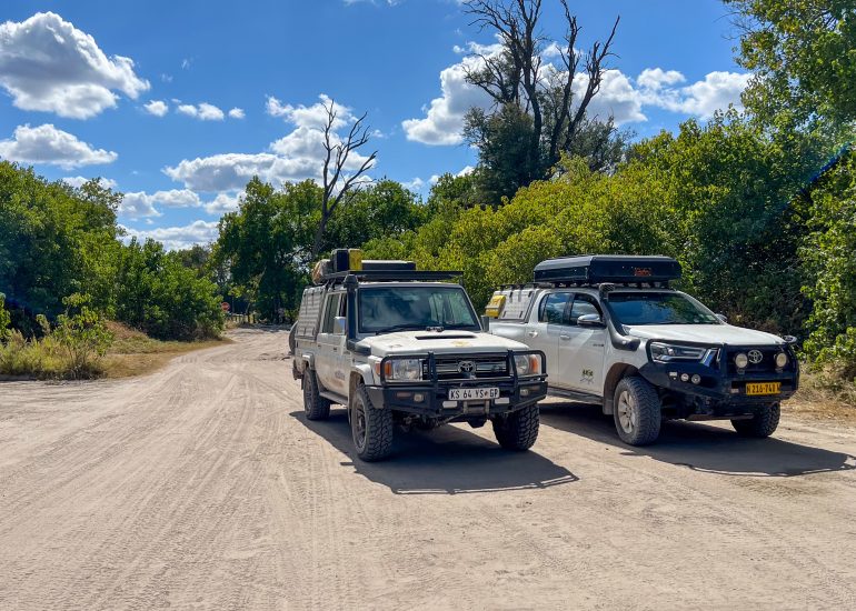 Toyota Landcruiser und Hilux in Khwai